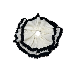 Chouchou double couche blanc crème avec bordure élégante en velours noir ondulé pour femme