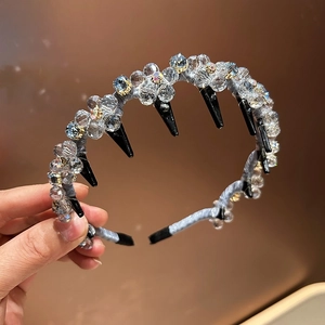 Serre-tête artisanal avec perles de cristal bleu clair et clips de fixation noirs