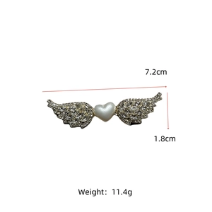Especificaciones de tamaño del clip de pelo con corazón de cristal y alas, 7,2 cm