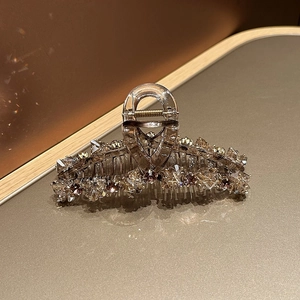 Pince à cheveux élégante en résine ambrée avec cristaux roses et strass brillants