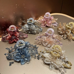 Eleganti mollette per capelli in organza fatte a mano con perline di cristallo e perle