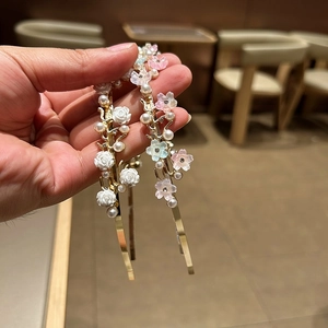 Floral pearl headband set with 3D white roses and pink flowers on golden metal frame