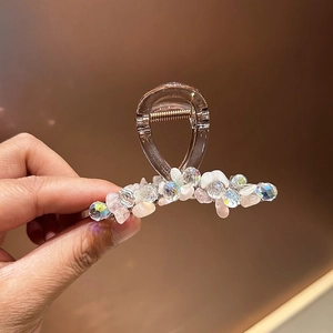 Pince à cheveux élégante avec perles de cristal colorées et finition en résine