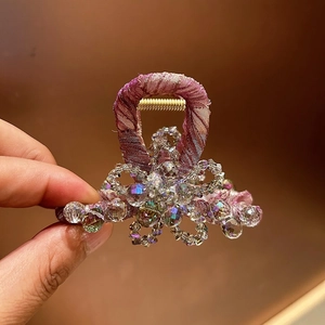 Pince à cheveux fleur en cristal étincelant avec tissu en soie violette pour femmes
