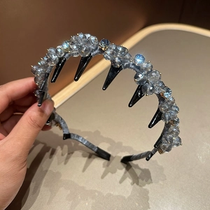 Elegant crystal headband with gray fabric and non-slip inner teeth for hair styling