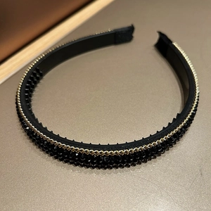 Detail of beaded crystal headband with golden chain weave and non-slip inner teeth