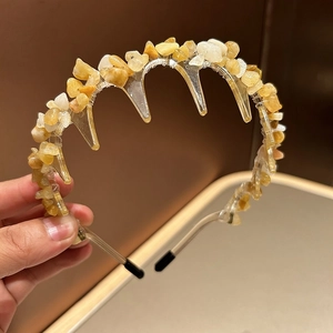 Detail of yellow natural stone headband with non-slip teeth and wire-wrapped crystals