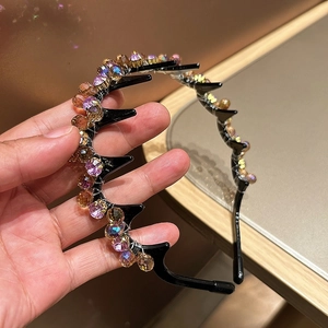 Luxurious crystal headband with anti-slip teeth and colorful faceted beads for women