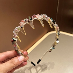 Close-up of colorful natural stone fragments on non-slip hairband with teeth
