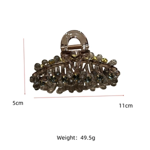 Detail showing 11cm gray crystal shark hair clip with dimensions and 49.5g weight