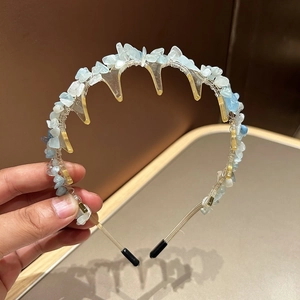 Detail of clear non-slip headband with light blue natural stones and inner comb teeth
