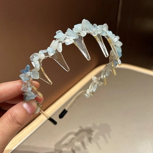 Detail showing natural light blue stone chips and non-slip teeth on the resin headband