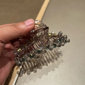 Elegant handmade gray crystal hair claw clip with high-end beads for thin hair