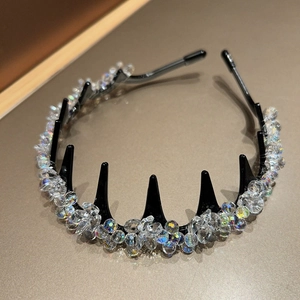 Close-up of sparkling crystal beads and non-slip comb teeth on a black headband