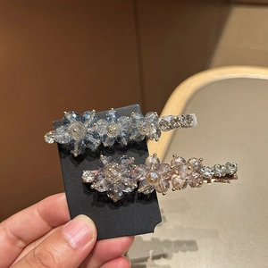 Korean Style Artificial Crystal Flower Duckbill Hair Clip Elegant Rhinestone Alloy Hairpin For Women Hair Styling Accessory