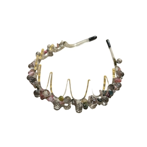 Chic wavy crystal headband with colorful stone embellishments and non-slip teeth