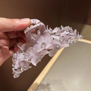 Pince à Cheveux Fleurie Recouverte de Tissu Faite à la Main pour Femme Élégante Pince à Cheveux Florale Rose Pourpre avec Cristal Artificiel