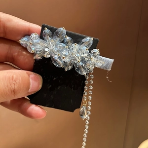 Fermaglio per Capelli con Nappina a Fiore di Cristallo Fatto a Mano per Donna Elegante Clip Laterale a Becco d'Anatra Azzurra Gioielli