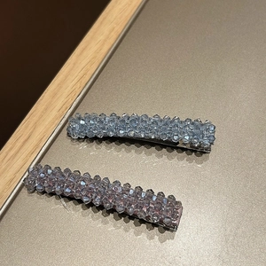 Détails des barrettes à ressort perlées bleu clair et lavande avec cristaux facettés