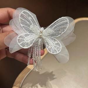 Pince à cheveux papillon blanche avec paillettes, perles et glands perlés