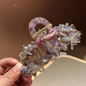Pince à cheveux fleur en cristal violet avec design luxueux de perles scintillantes
