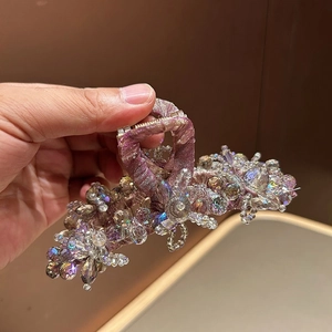 Grande pince à cheveux fleur de style coréen avec perles irisées et tissu violet drapé
