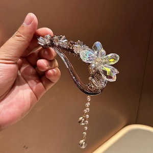 Pince à cheveux élégante avec fleur en cristal, strass champagne et pampille de perles
