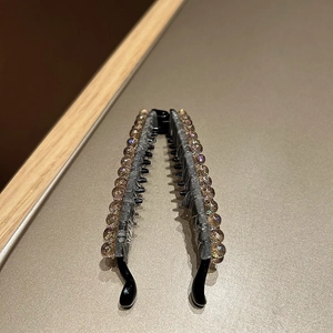 Detail view of the internal comb teeth and beads on the elegant grey banana hair clip