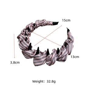Dettaglio dimensioni del cerchietto a righe rosa e grigie con denti interni antiscivolo