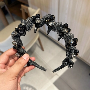 Serre-tête en résille noire avec cristaux gris pour un style de coiffure chic et vintage