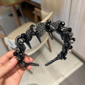 Serre-tête gothique floral en cristal avec pointes et dents antidérapantes élégantes