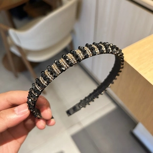 Serre-tête fait main avec cristaux noirs et perles dorées pour femmes élégantes
