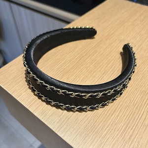 Serre-tête rembourré noir vintage avec double chaîne métallique tressée élégante