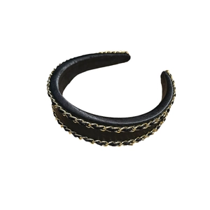 Serre-tête large noir vintage avec élégante double chaîne dorée pour un style chic
