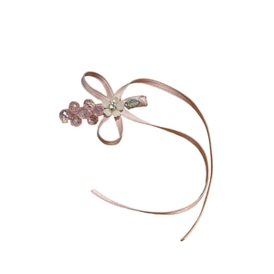 Pince à cheveux nœud rose avec perles de cristal et fleur blanche pour coiffure femme