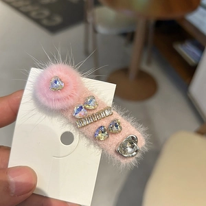 Pince à cheveux élégante en peluche rose avec strass brillants pour coiffure féminine