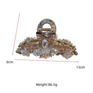 Detail showing the 13cm crystal flower hair claw dimensions and weight of 86.5g