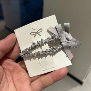 Pince à cheveux à perles argentées avec nœud en satin gris au design élégant coréen
