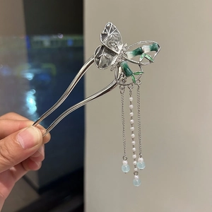 Fermaglio per capelli a farfalla argento con ali in smalto verde e nappe di perle