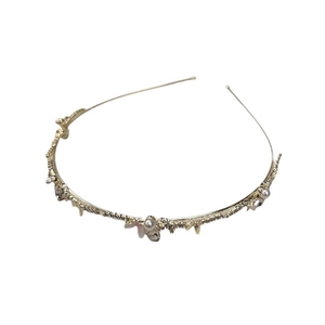 Serre-tête doré élégant avec perles blanches et cristaux au design naturel de branches