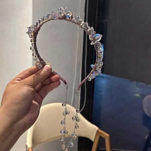 Serre-tête luxueux à pompons en cristal avec perles strass fait main et breloques