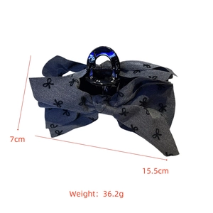 Detail showing bow hair claw clip dimensions 15.5cm x 7cm and 36.2g weight