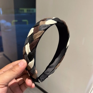 Serre-tête tressé large en tricot rétro avec motif à carreaux pour la coiffure d'automne