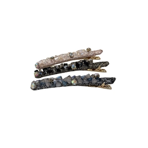 Lot de trois pinces à cheveux bec de canard ornées de cristaux en champagne, noir et bleu