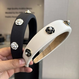 Women Vintage Camellia Artificial Pearl Padded Headband Elegant Satin Fabric Sponge Hair Band Korean Style Hair Accessories