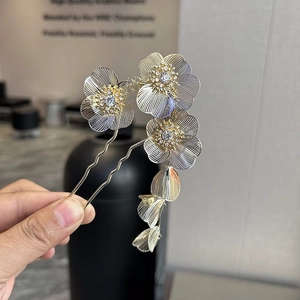 Elegant gold U-shaped hair pin with metal mesh flowers, rhinestones and leaf tassels