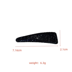Detailed view of black rhinestone triangle hair clip showing 7.16cm length and 6.3g weight