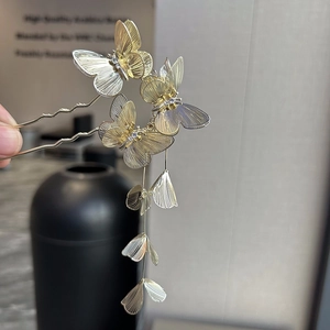Elegant gold butterfly hair pin with tassels and zircon stones in a vintage style