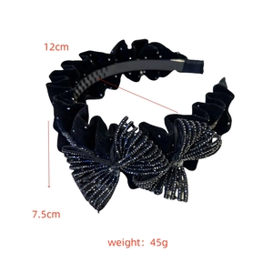 Détails et dimensions du serre-tête en velours noir avec double nœud et strass argentés