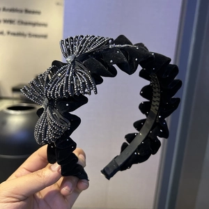 Serre-tête en velours plissé avec deux nœuds en strass brillants couleur noire